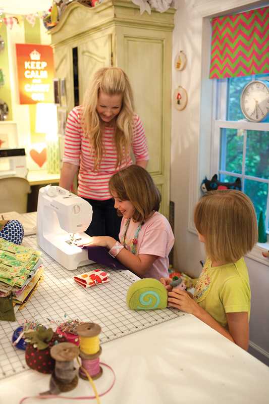 C&T Publishing - Sewing for Beginners Handy Pocket Guide - by Annabel Wrigley